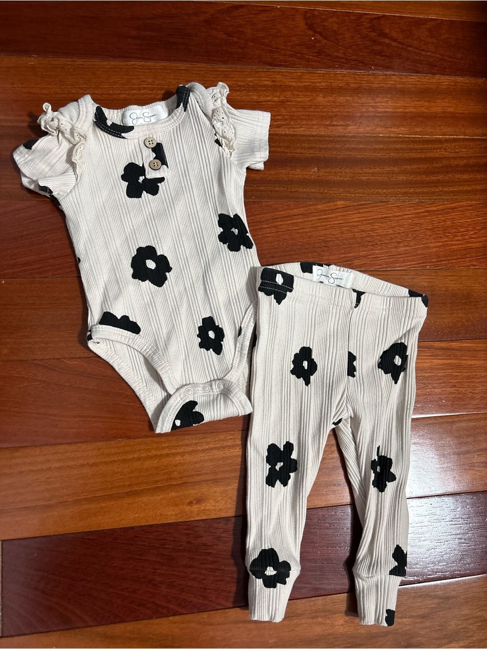 Jessica Simpson matching set 3-6 month girl ribbed flowers neutral bg8